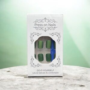 Green Press-On Nails